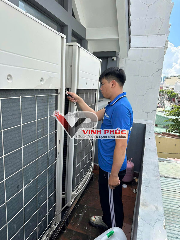 vệ sinh máy lạnh ở dĩ an