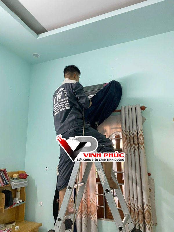 vệ sinh máy lạnh thủ dầu một giá từ 150K
