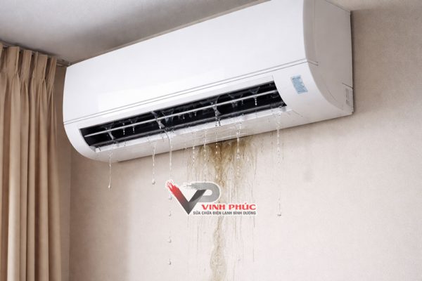 máy lạnh chảy nước