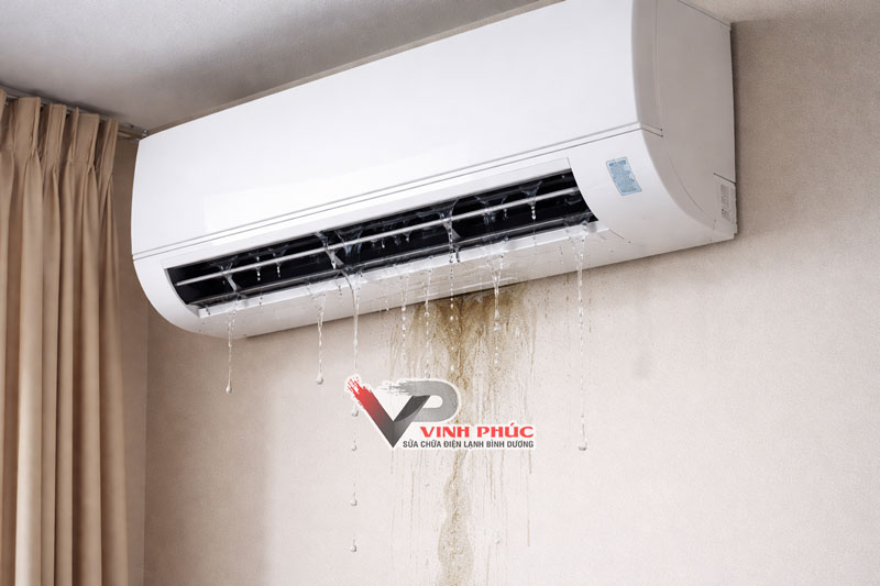 máy lạnh chảy nước phải làm sao