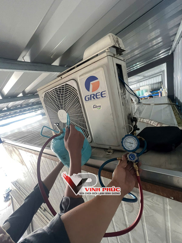 Vệ sinh máy lạnh tại nhà Điện Lạnh Vinh Phúc